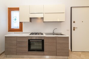 Refrigerador, horno, parrilla de estufa y lavavajillas 
