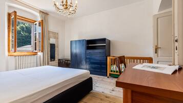 2 Schlafzimmer, BĂŒgeleisen/BĂŒgelbrett, WLAN, BettwĂ€sche