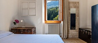 Appartement "Casa Nel Borgo Iris" avec vue sur les montagnes et jardin commun