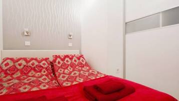 1 bedroom, iron/ironing board, WiFi, bed sheets