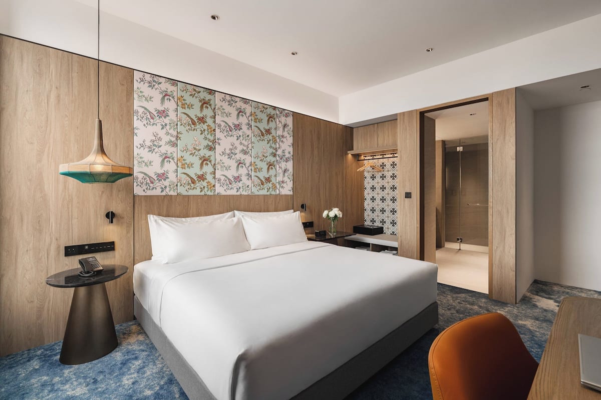 1 dormitorio, ropa de cama hipoalergénica, edredones de plumas y minibar