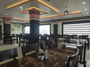 Restaurant - Hotel Rising Sun (Papumpare)