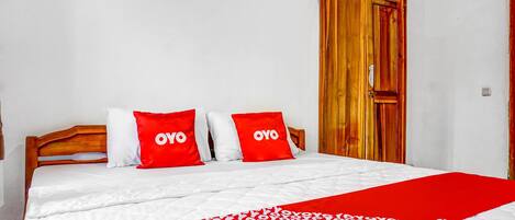 Standard-Doppelzimmer | Schreibtisch, laptopgeeigneter Arbeitsplatz, kostenloses WLAN