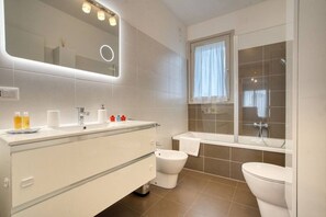 Bathtub, bidet