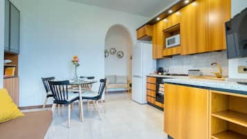 Cookware/dishes/utensils
