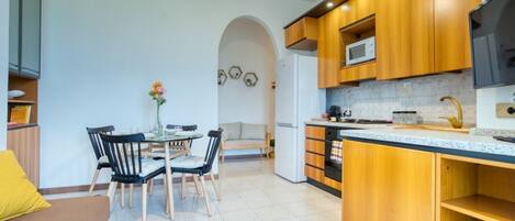 Cookware/dishes/utensils