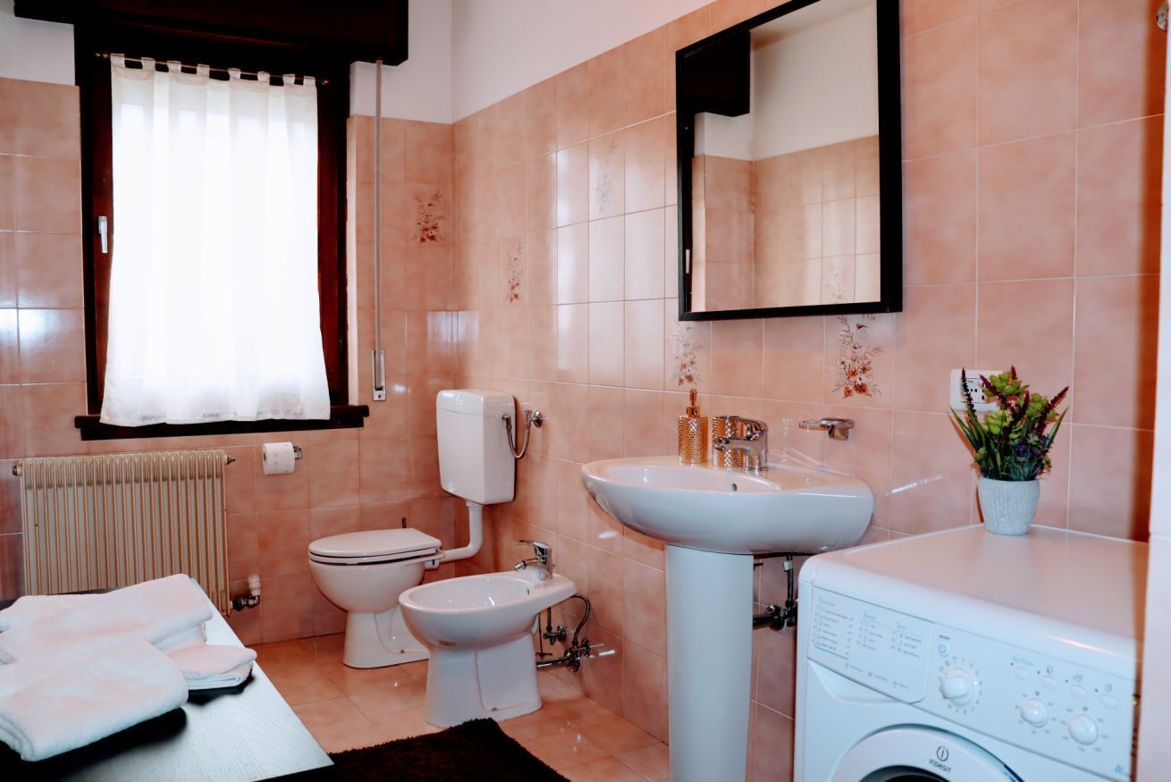 Dusche, Haartrockner, Bidet, Handtücher