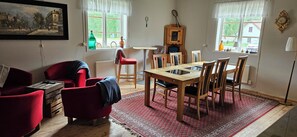 Comfort House, 5 Bedrooms | Living area