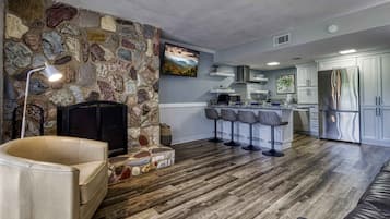 TV, fireplace