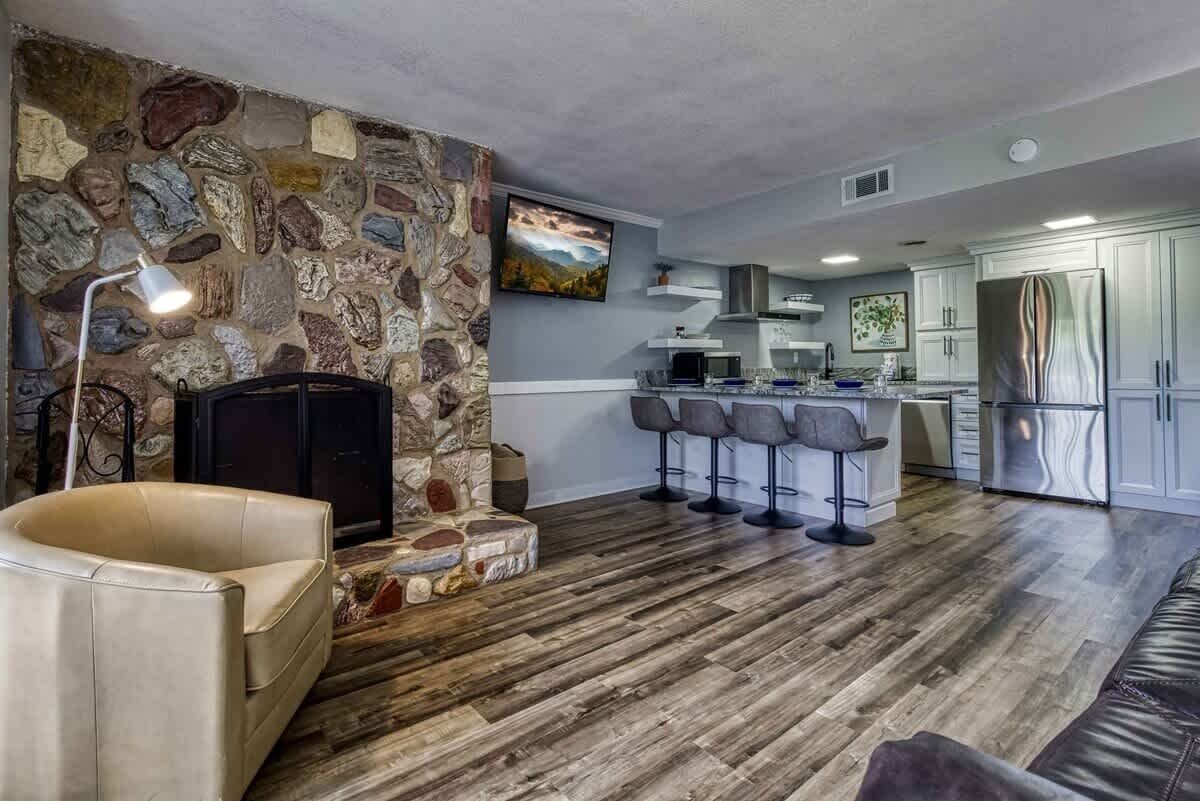 TV, fireplace, offices