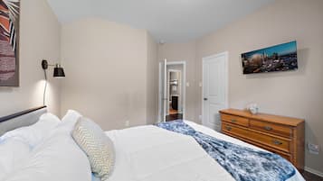 4 chambres, bureau, fer et planche à repasser, accès au Wi-Fi (inclus)