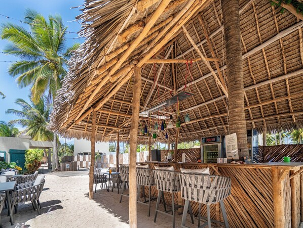 Bar (on property) - V HOTEL IN PAJE (Paje)