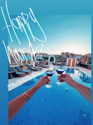 Swim-up bar