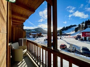 A wooden cabin with a balcony overlooking a snowy ski resort. - Apartment # 5 with balcony (Turrach)