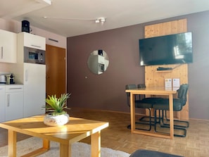 Fridge, microwave, dishwasher, coffee/tea maker