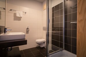 Douche, serviettes fournies