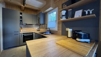 Kühlschrank, Mikrowelle, Ofen, Geschirrspüler