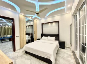 3 chambres, fer et planche à repasser, Wi-Fi, draps fournis