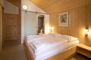 4 dormitorios, tabla de planchar con plancha, Internet y ropa de cama