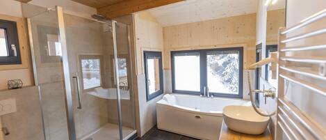 Baignoire, serviettes fournies