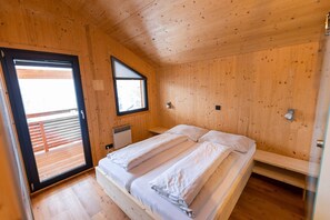 4 slaapkamers, een strijkplank/strijkijzer, gratis wifi, beddengoed