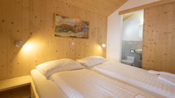 4 bedrooms, free WiFi, bed sheets