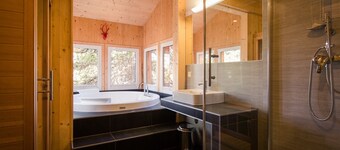 Chalet # 17 with IR-sauna, indoor whirlpool and outdoor whirlpool