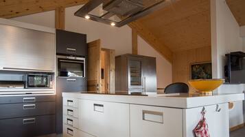 Kühlschrank, Mikrowelle, Ofen, Geschirrspüler