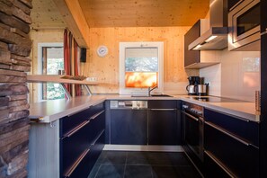 Kühlschrank, Mikrowelle, Ofen, Geschirrspüler