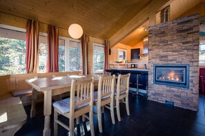 Dining - Chalet # 24 with IR-sauna and whirlpool bath (Turrach)