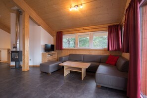 TV, DVD player - Chalet #31 with IR-sauna and indoor whirlpool (Turrach)