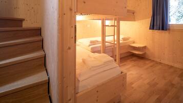 6 bedrooms, free WiFi, bed sheets