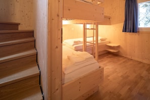 6 bedrooms, free WiFi, bed sheets