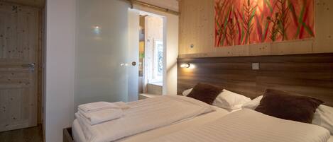 5 bedrooms, free WiFi, bed sheets