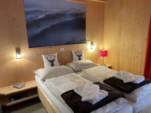 4 bedrooms, iron/ironing board, free WiFi, bed sheets