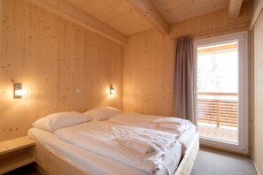 5 bedrooms, free WiFi, bed sheets