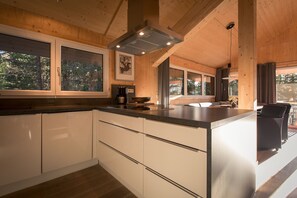 Kühlschrank, Mikrowelle, Ofen, Geschirrspüler