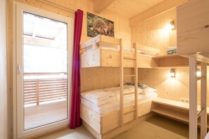 5 bedrooms, free WiFi, bed sheets