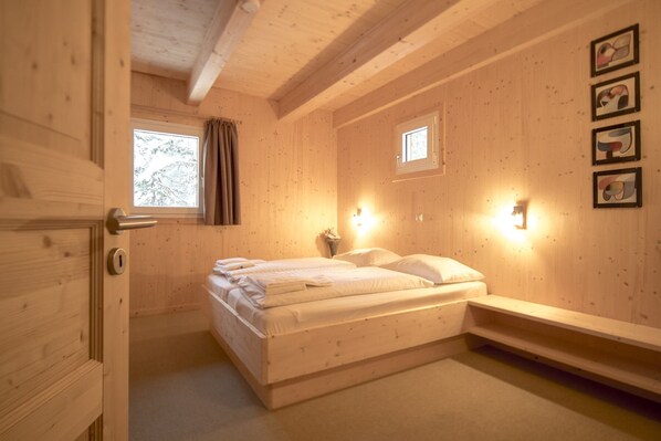 4 Schlafzimmer, Bügeleisen/Bügelbrett, kostenloses WLAN, Bettwäsche