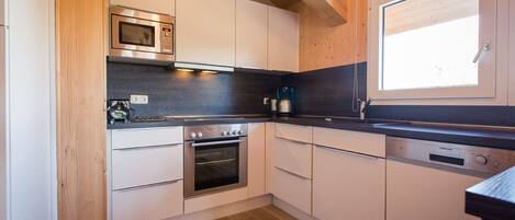 Réfrigérateur, micro-ondes, four, lave-vaisselle