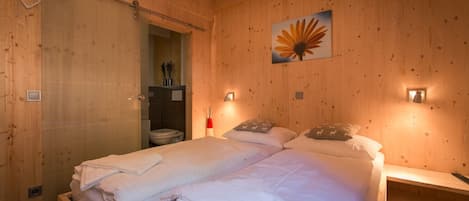 5 sovrum, strykjÀrn/strykbrÀda, gratis wi-fi och sÀngklÀder
