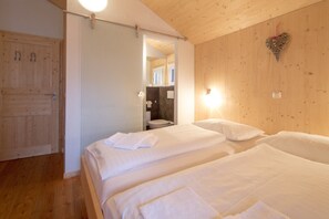 4 Schlafzimmer, Bügeleisen/Bügelbrett, kostenloses WLAN, Bettwäsche
