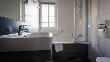 Baignoire, serviettes fournies