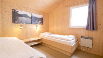4 bedrooms, iron/ironing board, free WiFi, bed sheets