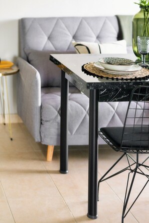Smart TV - pretty flat (Gazi)