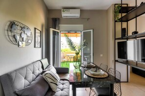 Smart TV - pretty flat (Gazi)
