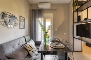 Smart TV - pretty flat (Gazi)