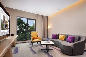 Basic Studio Suite | Down duvets, individually decorated, individually furnished, desk - Hampton by Hilton Dongguan Songshan Lake (Dongguan)