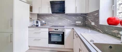 Fridge, stovetop, dishwasher, coffee/tea maker