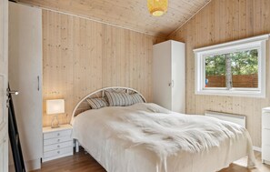 4 bedrooms, travel cot, free WiFi